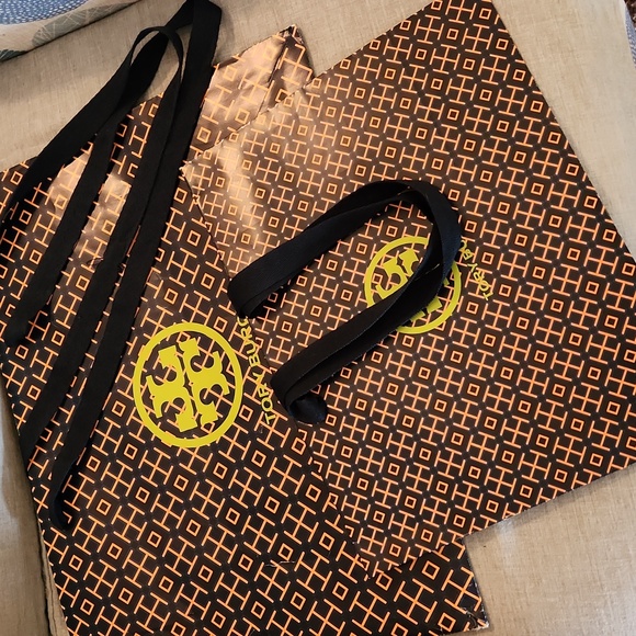 Tory Burch bundle of 2 gift bags and 1 piece tissue paper - Picture 4 of 11
